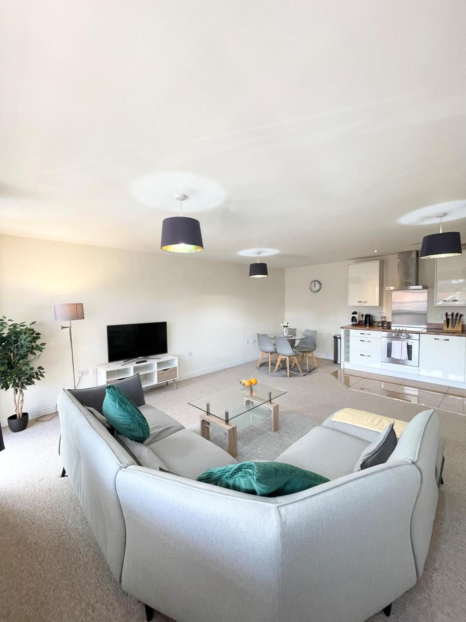 Blue Sky Apartments @Wallis Square, Farnborough Farnborough  Esterno foto
